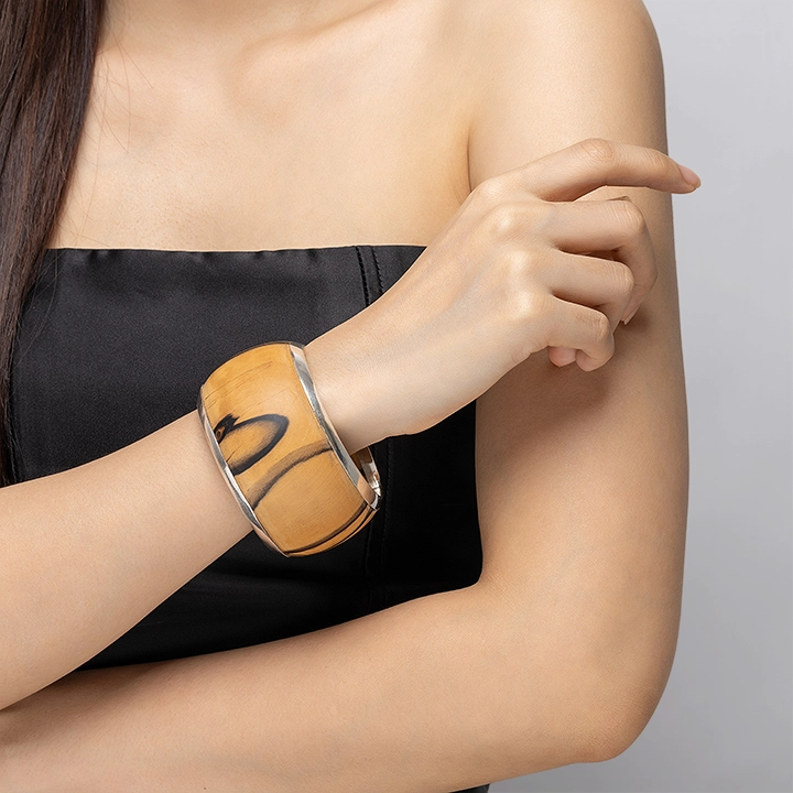 Image showcasing the bracelet in use