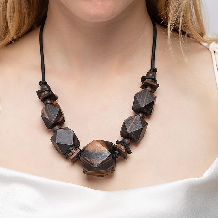 Image showcasing the necklace in use 