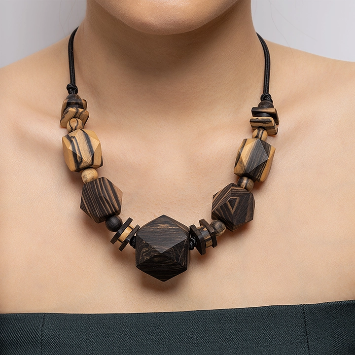 Image showcasing the necklace in use 