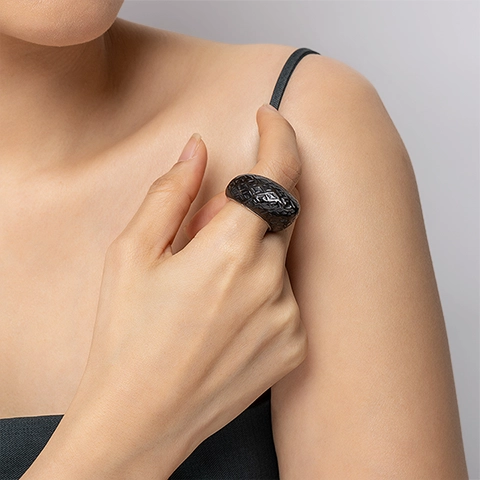 Image showcasing the ring in use 