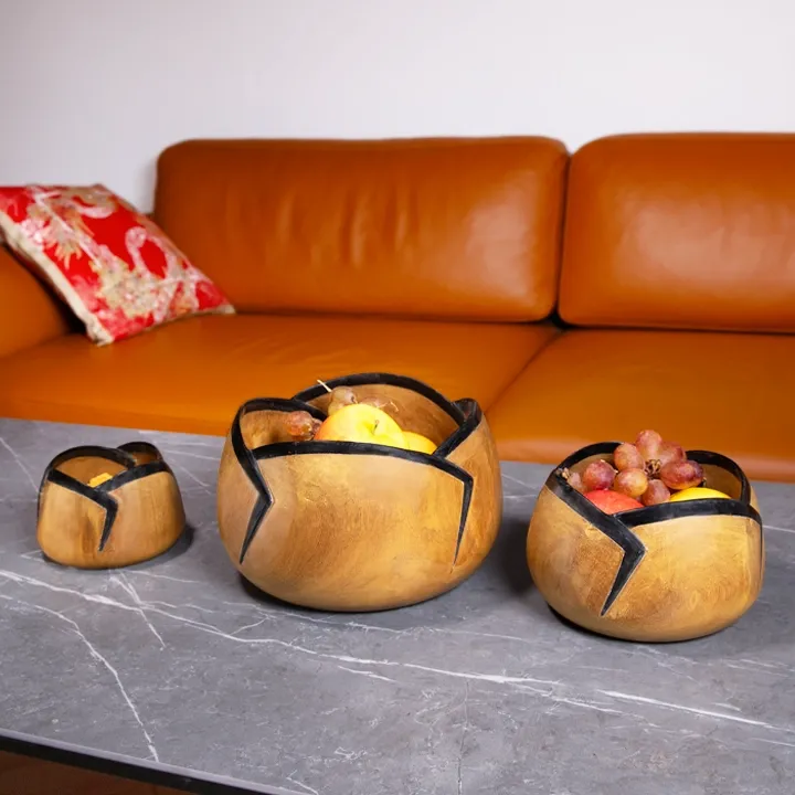 Exotic wood bowl, handcrafted in Madagascar, decorated with a flower motif and edged with horn.