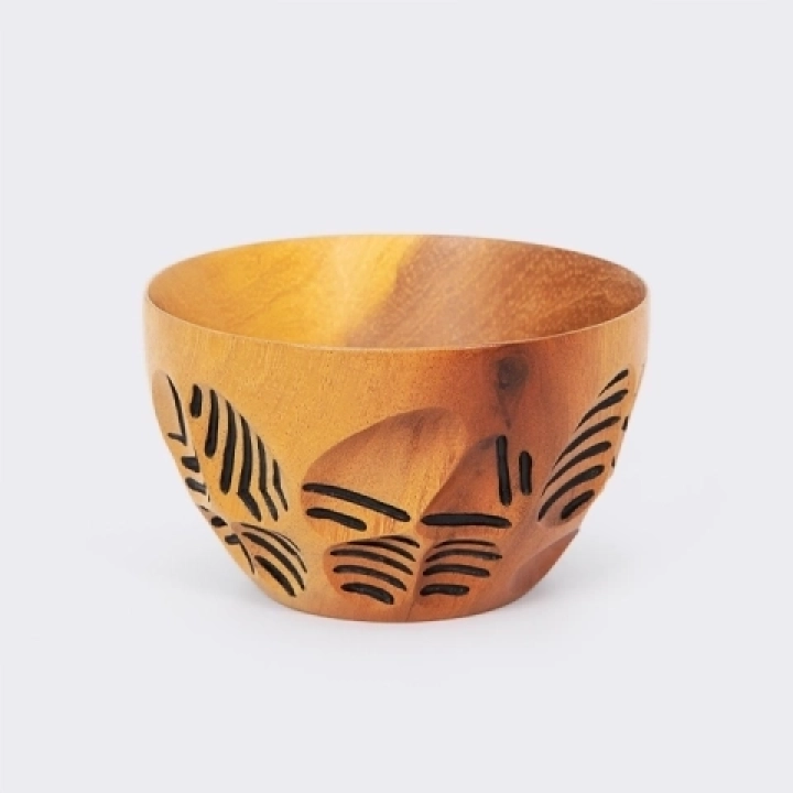 Single round sohihy wood bowl featuring a tribal-inspired black leaf engraving design.