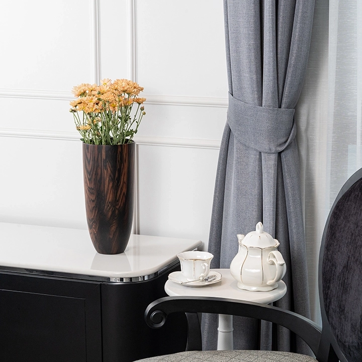 Image showcasing the vase in use.