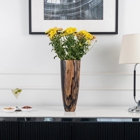 Image showcasing the vase in use.