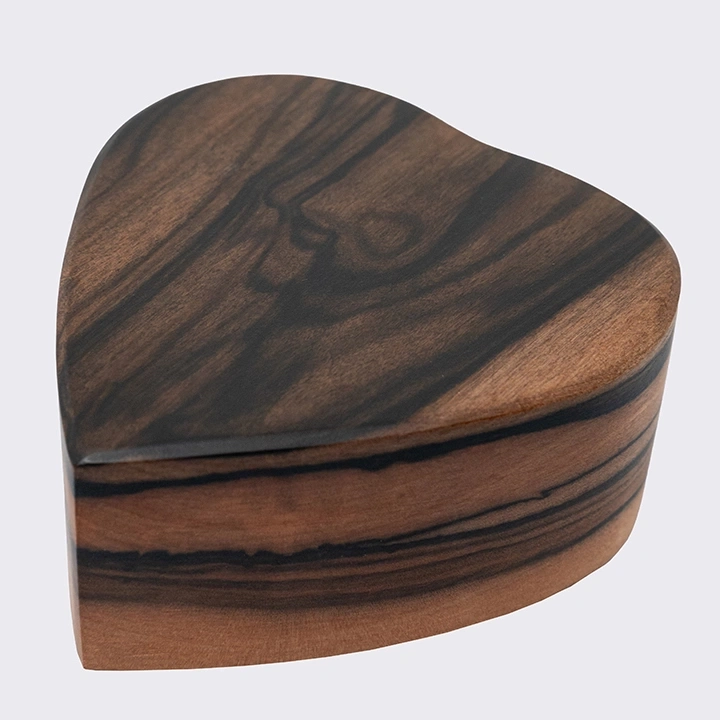 Rotating view highlighting the paper weight's features.