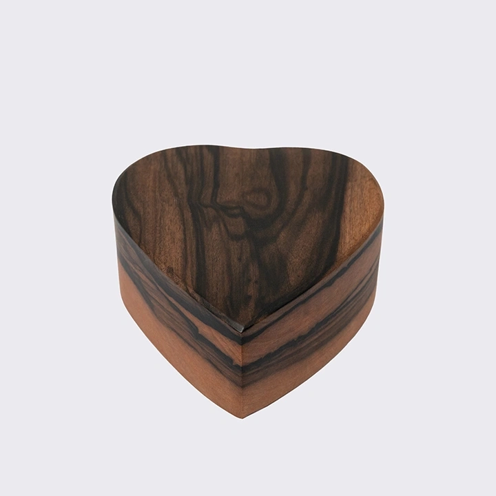 Rotating view highlighting the paper weight's features.