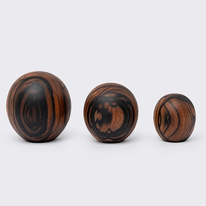 Rotating view highlighting the paper weight's features