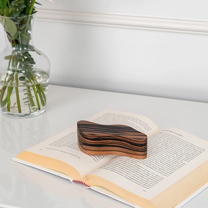 Rotating view highlighting the paperweights features.