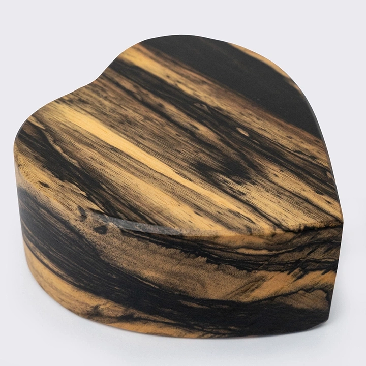 Rotating view highlighting the paper weight's features.