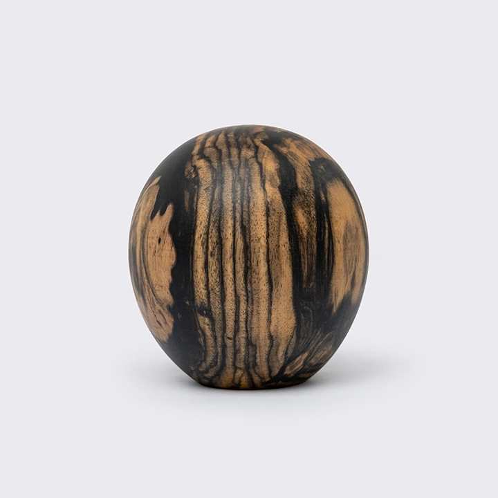 Rotating view highlighting the paper weight's features