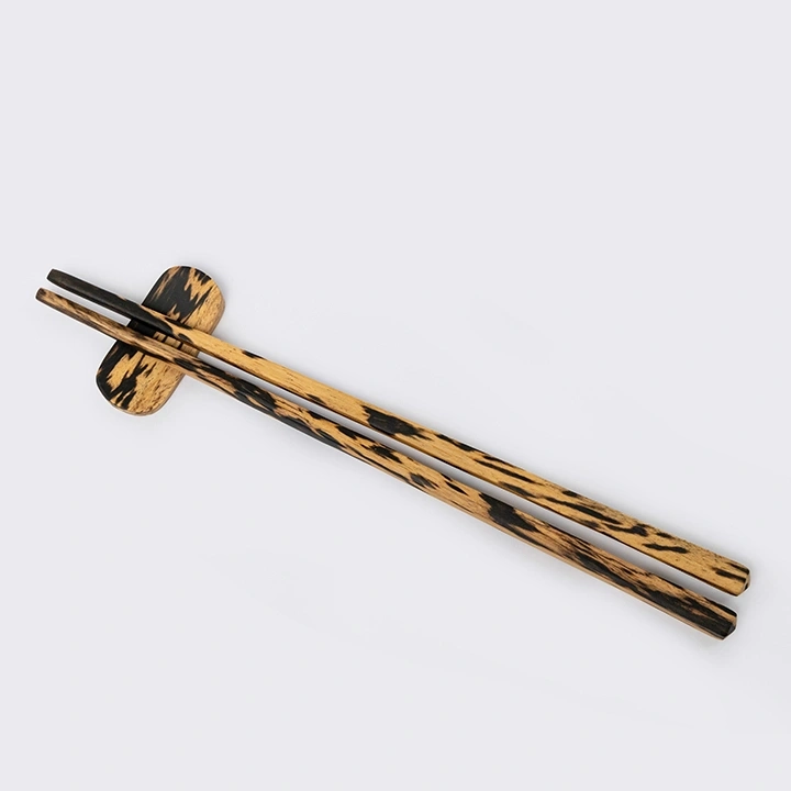 Rotating view highlighting the choopstick's features.