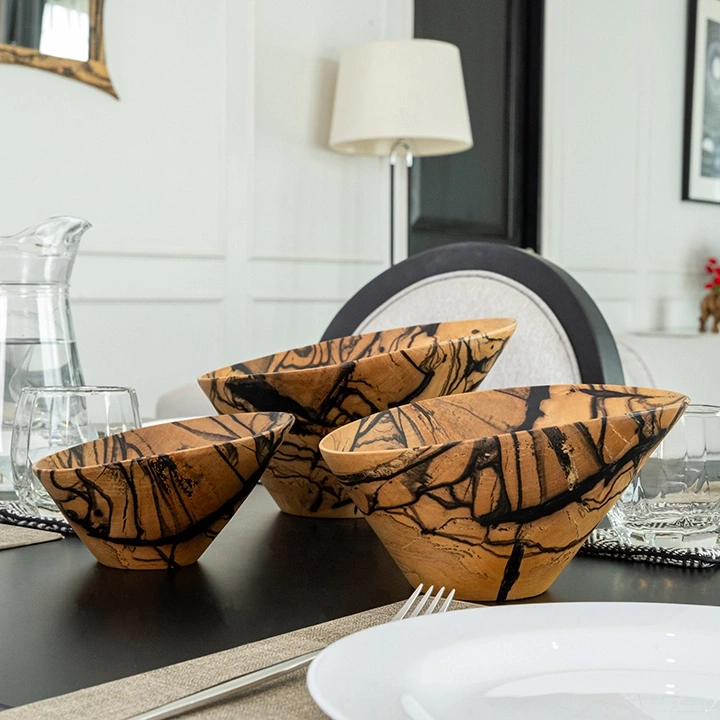 Rotating view highlighting the bowl's features