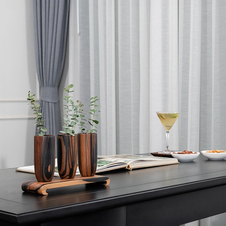 Rotating highlighting the vase's features