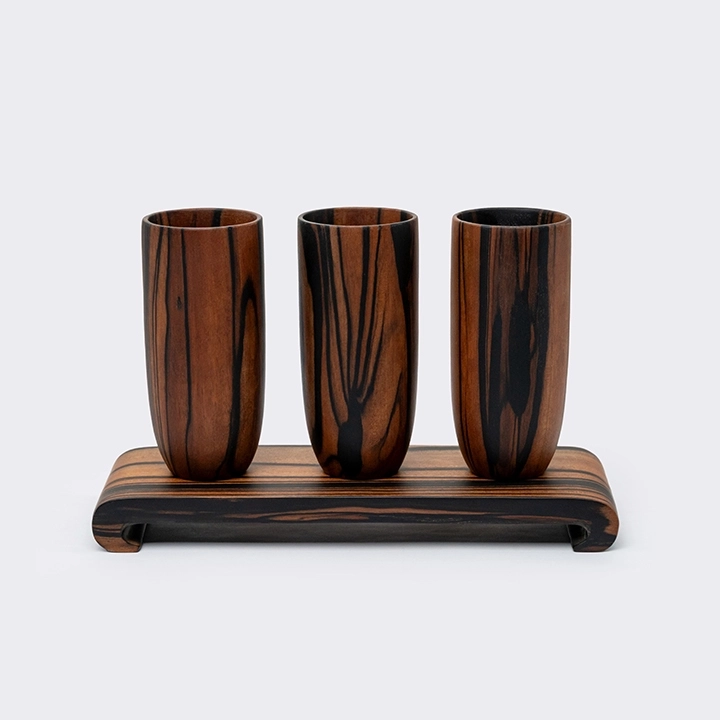 Rotating highlighting the vase's features