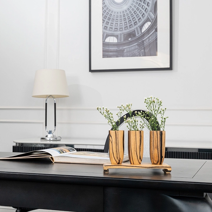 Image showcasing the vase in use 