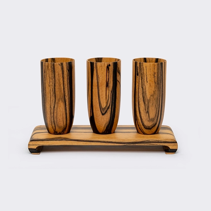 Rotating highlighting the vase's features