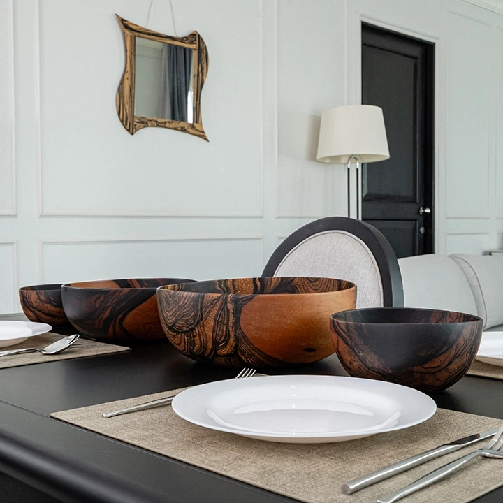 Rotating view highlighting the bowl's features