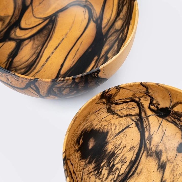 Rotating view highlighting the bowl's features