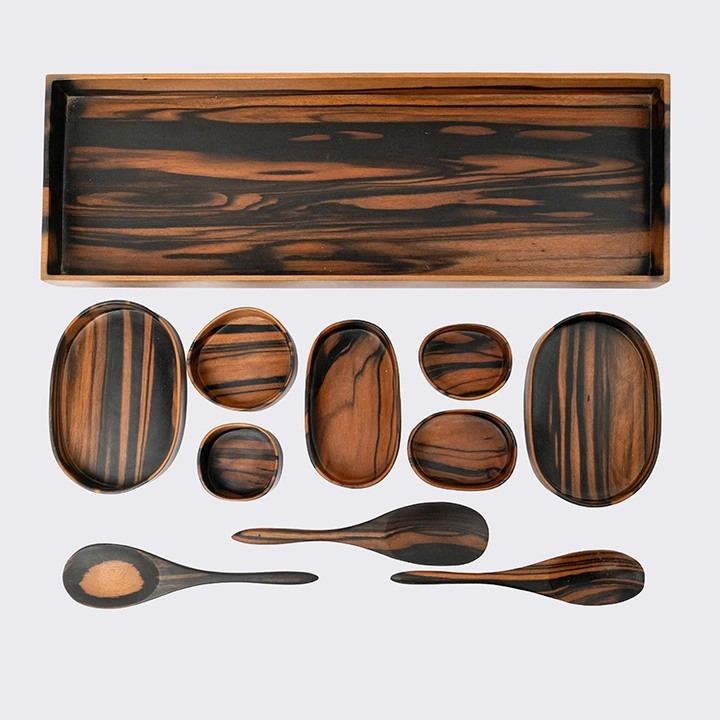 Close-up view of the tray's details.