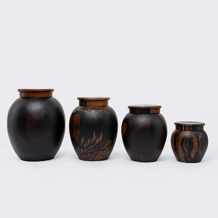 Rotating view highlighting the jar's features.