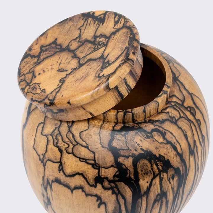 Rotating view highlighting the jar's features.