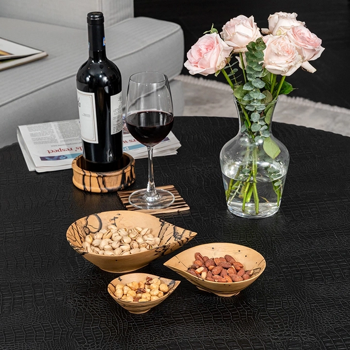 Rotating view highlighting the bowl's features.