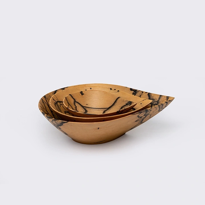 Rotating view highlighting the bowl's features.
