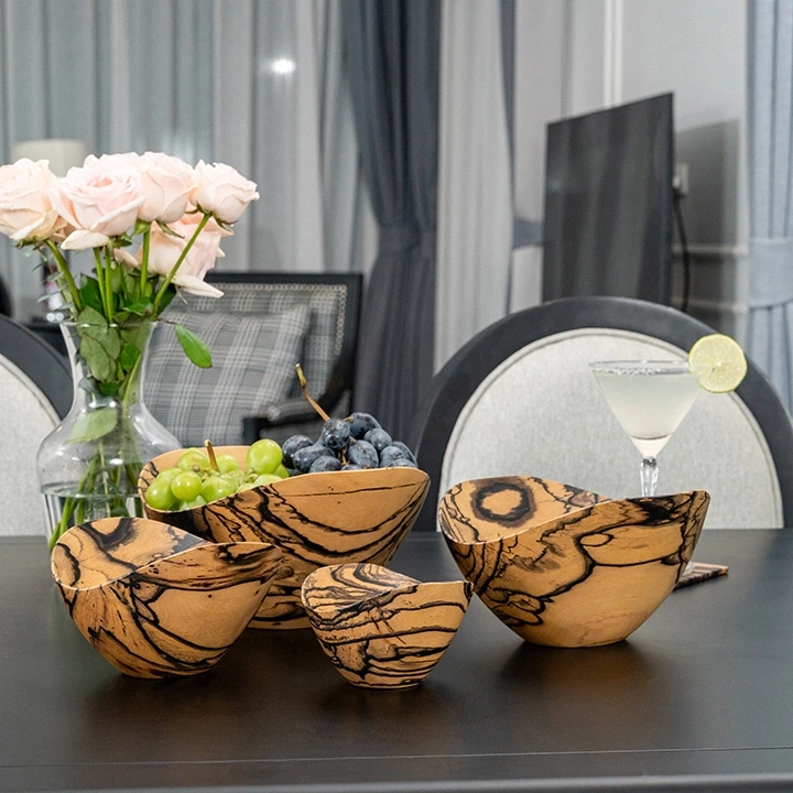 Rotating view highlighting the bowl's features.