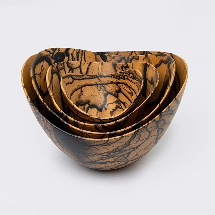 Rotating view highlighting the bowl's features.