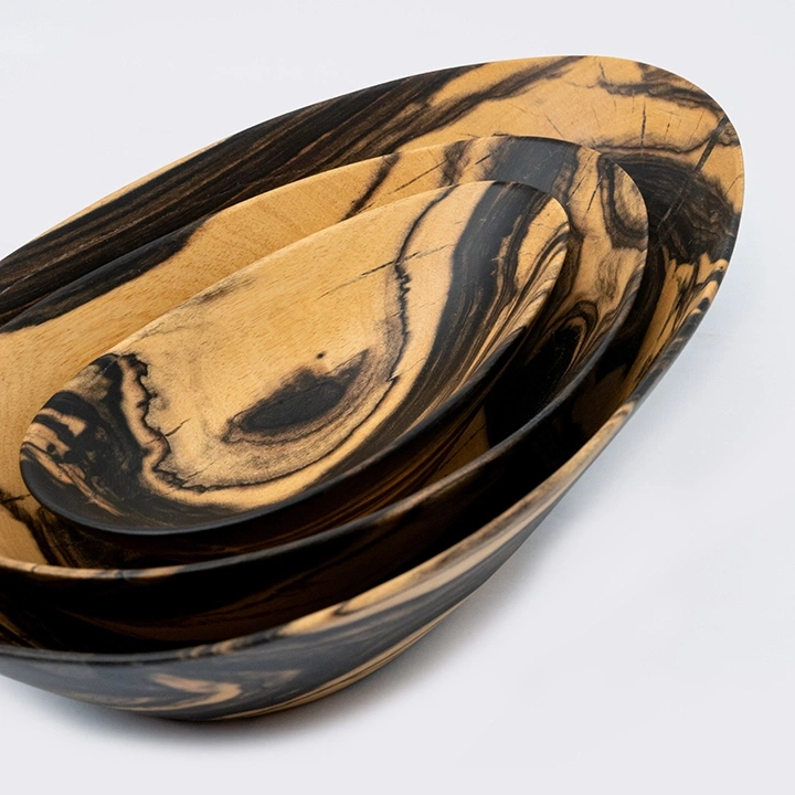 Rotating view highlighting the bowl's features.