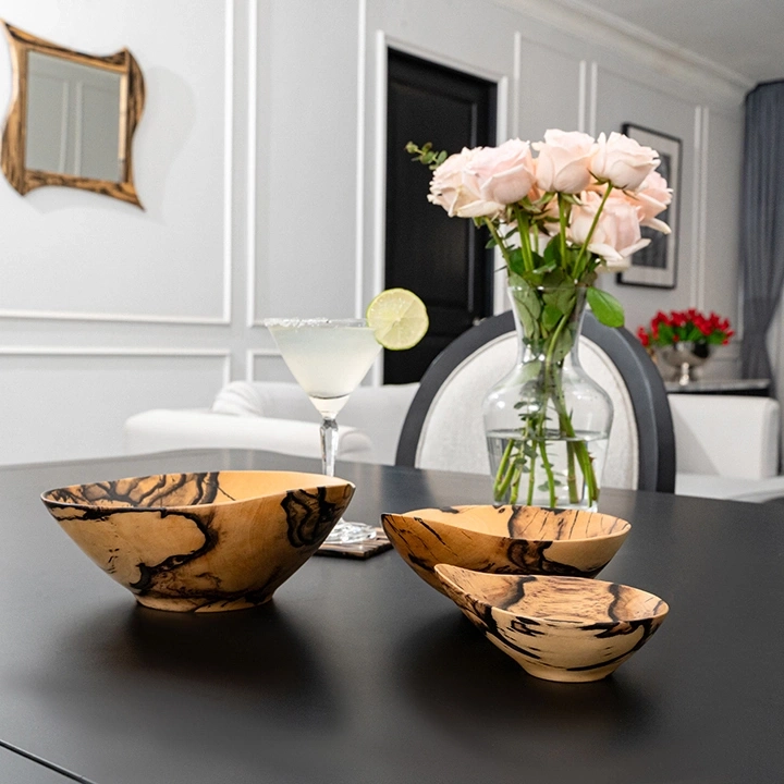 Rotating view highlighting the bowl's features.