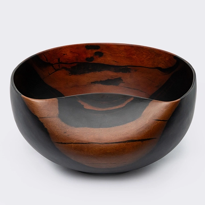 Rotating view highlighting the bowl's features.