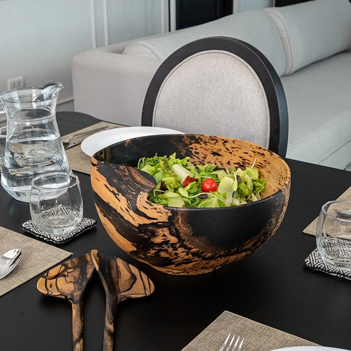 Rotating view highlighting the bowl's features.