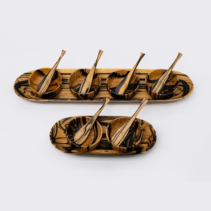 Rotating view highlighting the condiment's features