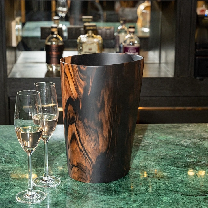 Rotating view highlighting the champagne bucket's features.