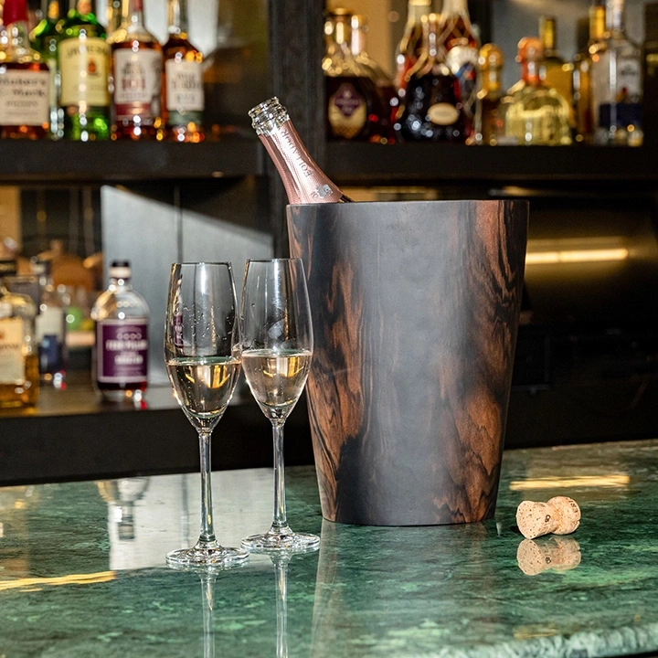 Rotating view highlighting the champagne bucket's features.