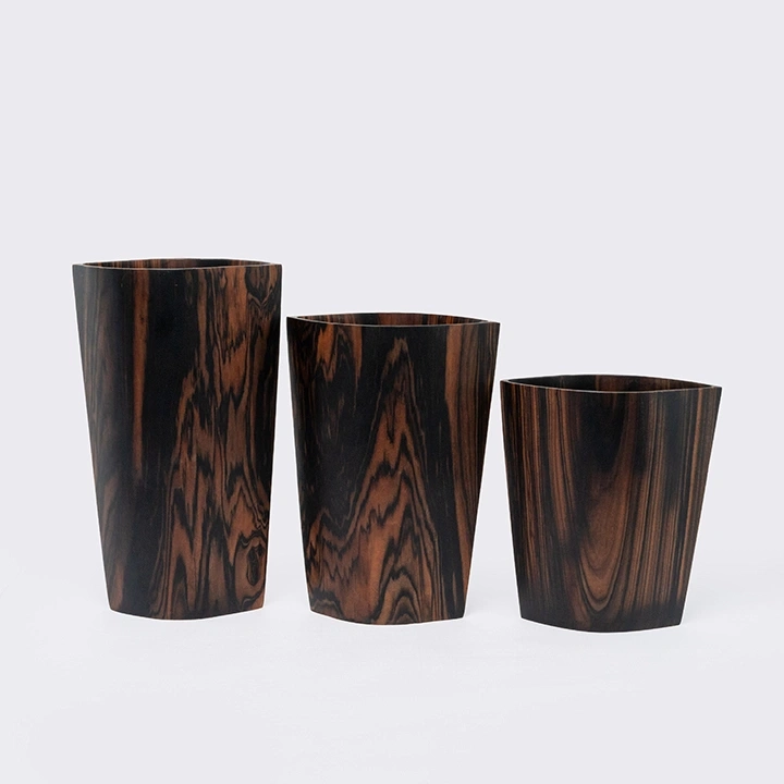 Rotating view highlighting the vase's features.