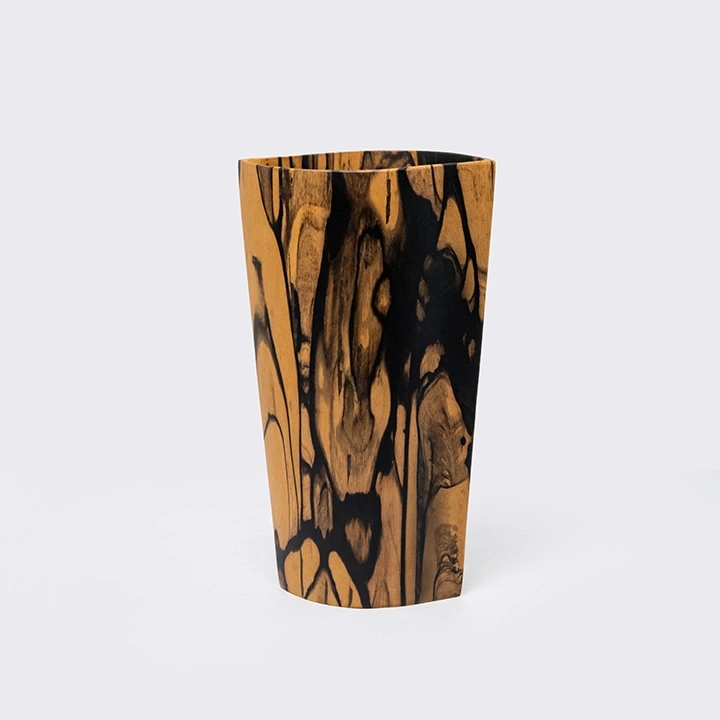 Rotating view highlighting the vase's features.