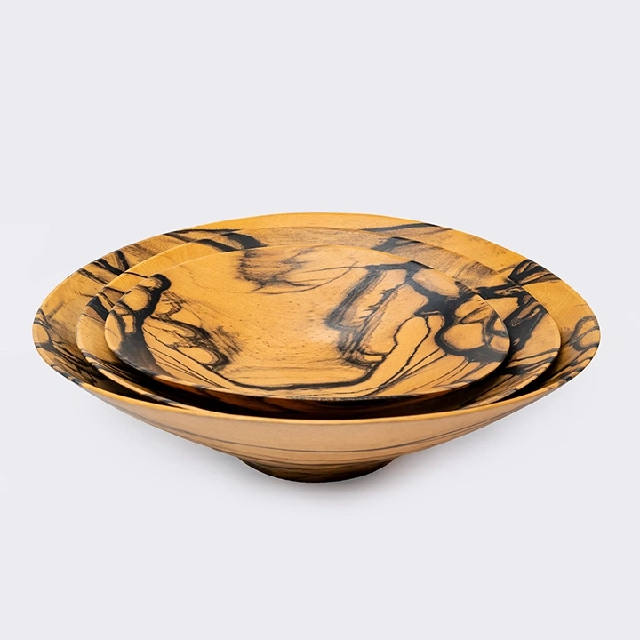 Rotating view highlighting the bowl's features.