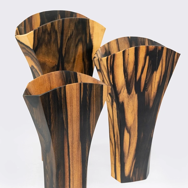 Rotating view highlighting the vase's features.