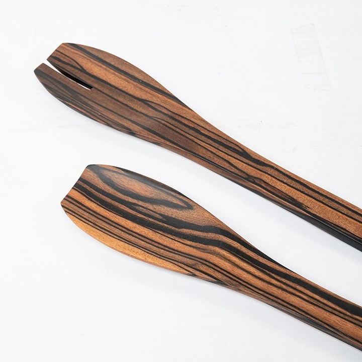 Detail picture of the spoon and fork