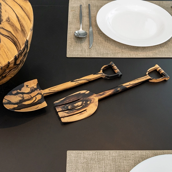 Rotating view highlighting the server 's features