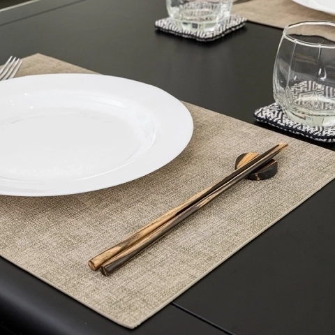 Picture in situ of the chopsticks