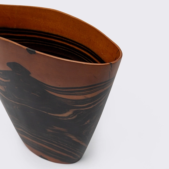 Close-up view of the Vase's details.