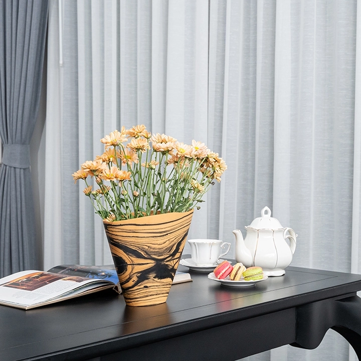 Image showcasing the Vase in use.