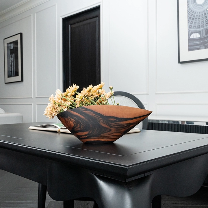 Image showcasing the vase in use.