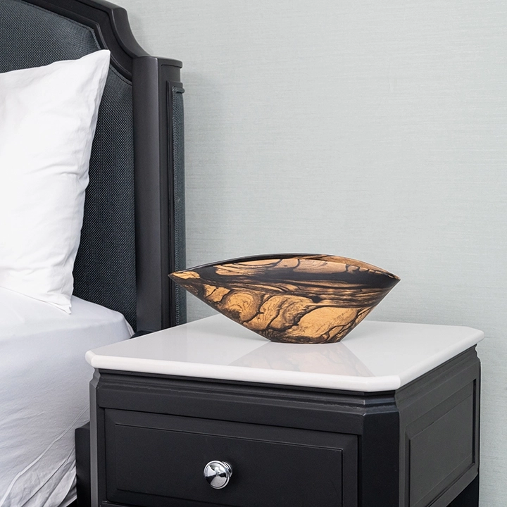 Image showcasing the vase in use.