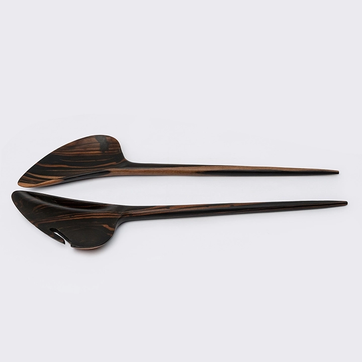 Rotating view highlighting the server's features.