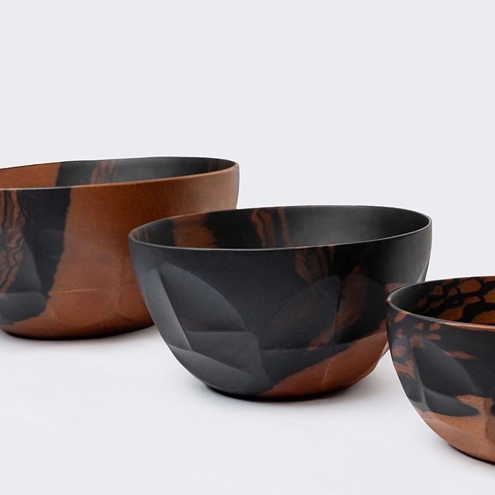 Rotating view highlighting the bowl's features.