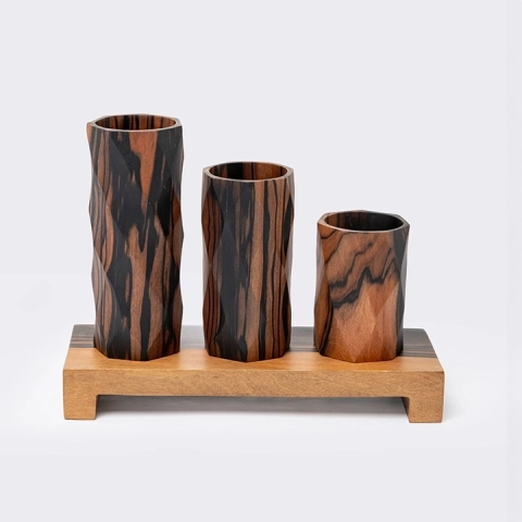 Studio picture of the black and red Diamonds Pattern Cup

